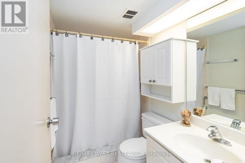 601 - 100 Quebec Avenue, Toronto, ON - Indoor Photo Showing Bathroom