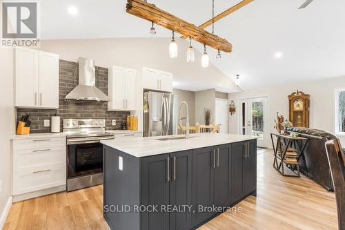 1410 Du Golf Road, Clarence-Rockland, ON - Indoor Photo Showing Kitchen With Upgraded Kitchen