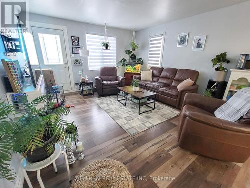 59 Marion Street, Iroquois Falls, ON - Indoor Photo Showing Living Room