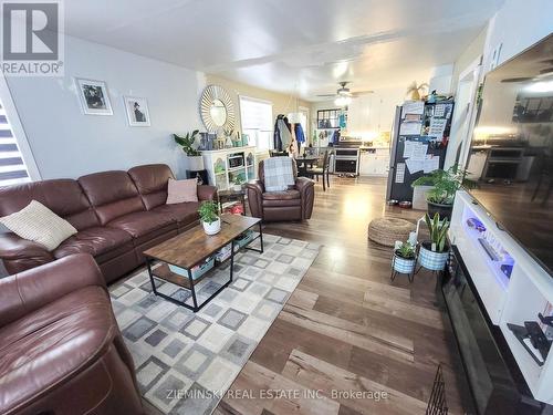 59 Marion Street, Iroquois Falls, ON - Indoor Photo Showing Living Room