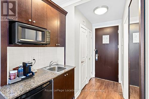 344 - 220 Gord Canning Drive, Blue Mountains (Blue Mountain Resort Area), ON - Indoor Photo Showing Kitchen