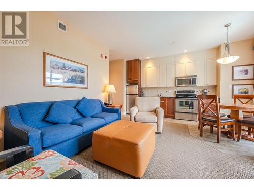 13011 Lakeshore Drive Unit# 238, Summerland, BC - Indoor Photo Showing Living Room