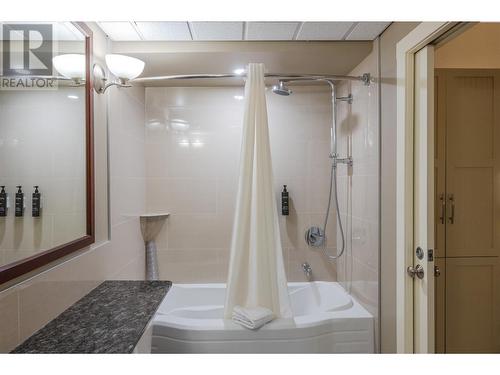 13011 Lakeshore Drive Unit# 238, Summerland, BC - Indoor Photo Showing Bathroom