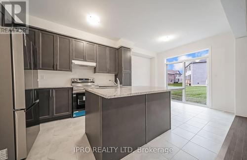 20 Cobriza Crescent, Brampton, ON - Indoor Photo Showing Kitchen