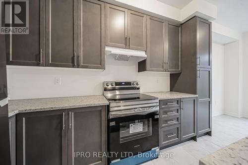 20 Cobriza Crescent, Brampton, ON - Indoor Photo Showing Kitchen