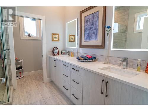 540 Barra Lane, Kelowna, BC - Indoor Photo Showing Bathroom