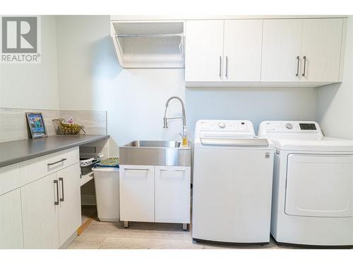 540 Barra Lane, Kelowna, BC - Indoor Photo Showing Laundry Room