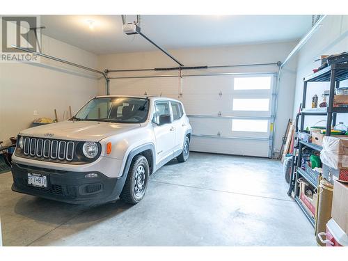 540 Barra Lane, Kelowna, BC - Indoor Photo Showing Garage