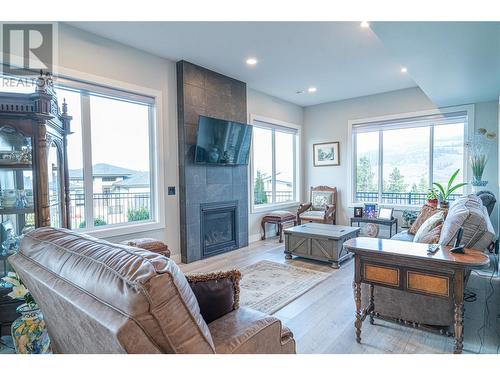 540 Barra Lane, Kelowna, BC - Indoor Photo Showing Living Room With Fireplace