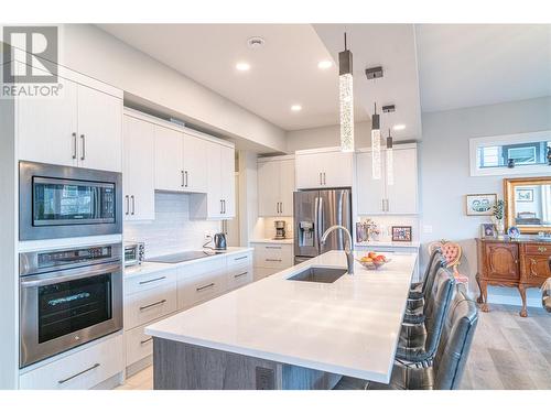 540 Barra Lane, Kelowna, BC - Indoor Photo Showing Kitchen With Upgraded Kitchen