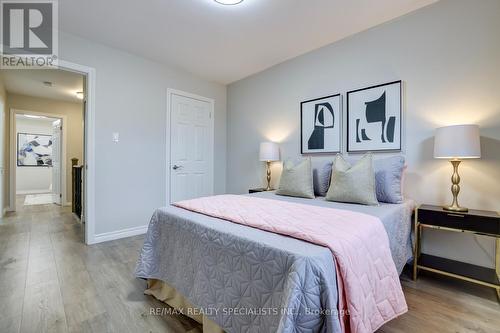 4039 Farrier Court, Mississauga, ON - Indoor Photo Showing Bedroom