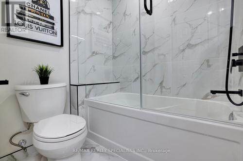 4039 Farrier Court, Mississauga, ON - Indoor Photo Showing Bathroom