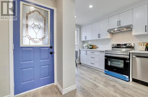 4039 Farrier Court, Mississauga, ON - Indoor Photo Showing Kitchen