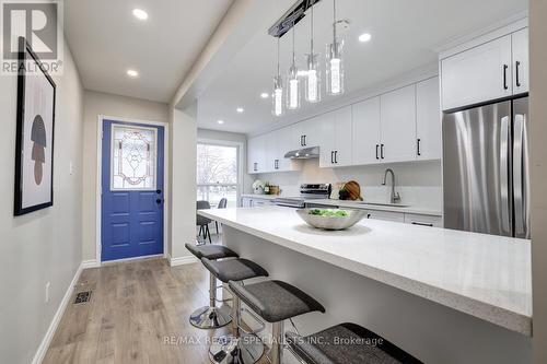 4039 Farrier Court, Mississauga, ON - Indoor Photo Showing Kitchen With Stainless Steel Kitchen With Upgraded Kitchen