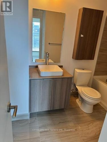 708 - 11 Wellesley Street, Toronto, ON - Indoor Photo Showing Bathroom