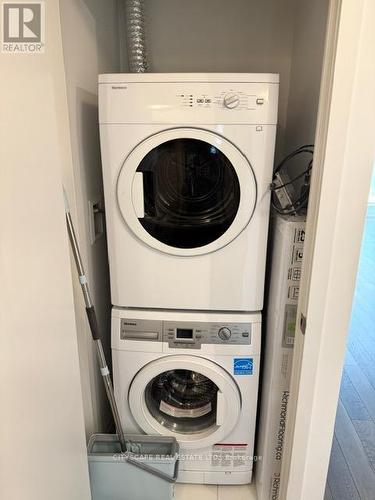 708 - 11 Wellesley Street, Toronto, ON - Indoor Photo Showing Laundry Room