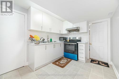 71 Maple Valley Street, Brampton, ON - Indoor Photo Showing Kitchen