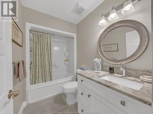 11 Cranberry, Kingsville, ON - Indoor Photo Showing Bathroom