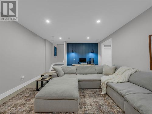 53 Red Oak Crescent, Boblo Island, ON - Indoor Photo Showing Living Room