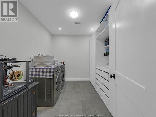 53 Red Oak Crescent, Boblo Island, ON - Indoor Photo Showing Laundry Room