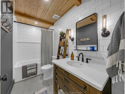 53 Red Oak Crescent, Boblo Island, ON - Indoor Photo Showing Bathroom