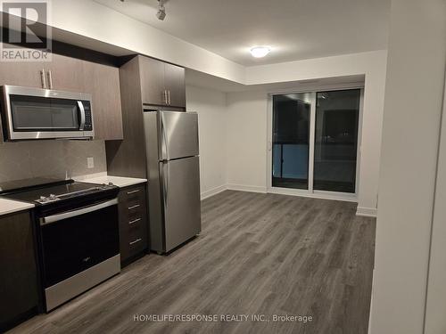 604 - 2545 Simcoe Street N, Oshawa, ON - Indoor Photo Showing Kitchen