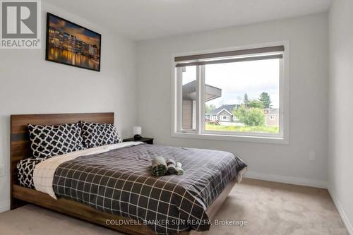 3716 Lakepoint Drive, Orillia, ON - Indoor Photo Showing Bedroom