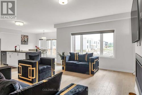 3716 Lakepoint Drive, Orillia, ON - Indoor Photo Showing Living Room