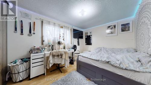 24 Outlook Garden Boulevard, Toronto, ON - Indoor Photo Showing Bedroom