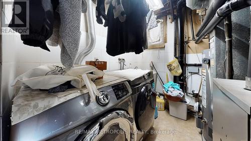 24 Outlook Garden Boulevard, Toronto, ON - Indoor Photo Showing Laundry Room