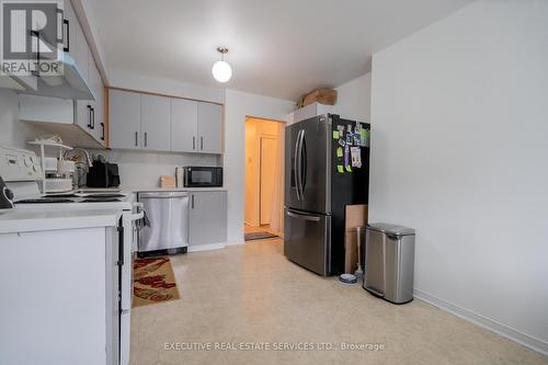 49 - 120 Railroad Street, Brampton, ON - Indoor Photo Showing Kitchen