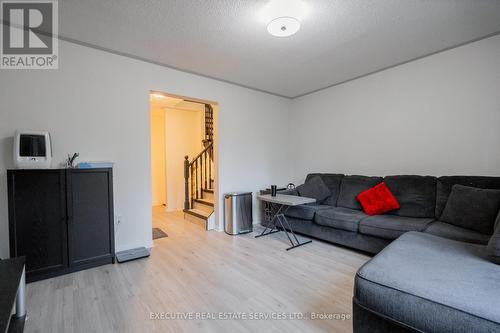 49 - 120 Railroad Street, Brampton, ON - Indoor Photo Showing Living Room