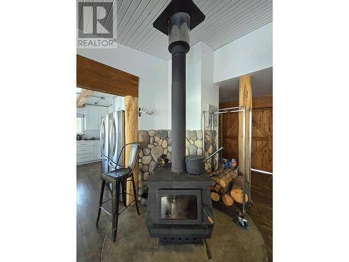 681 Green Lake South Road, 100 Mile House, BC - Indoor With Fireplace