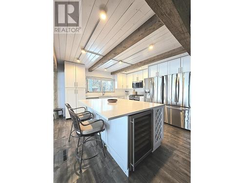 681 Green Lake South Road, 100 Mile House, BC - Indoor Photo Showing Kitchen