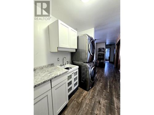 681 Green Lake South Road, 100 Mile House, BC - Indoor Photo Showing Laundry Room