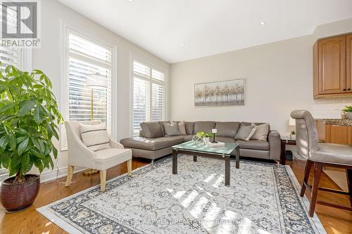 2036 Lushes Avenue, Mississauga, ON - Indoor Photo Showing Living Room