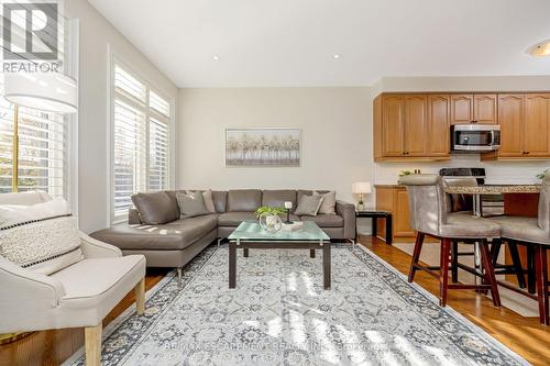 2036 Lushes Avenue, Mississauga, ON - Indoor Photo Showing Living Room