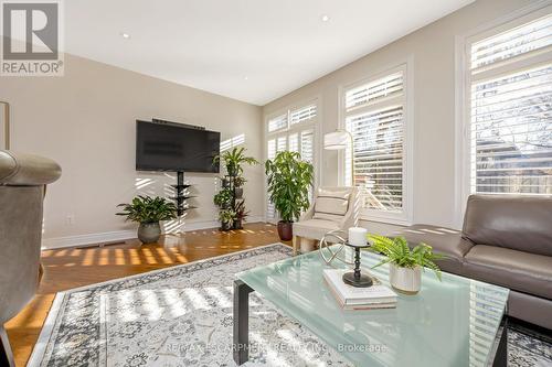 2036 Lushes Avenue, Mississauga, ON - Indoor Photo Showing Living Room