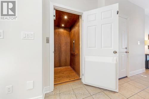 2036 Lushes Avenue, Mississauga, ON - Indoor Photo Showing Other Room