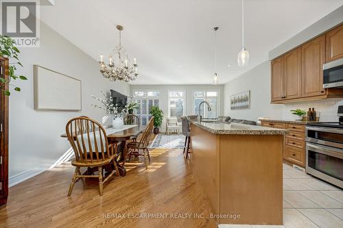 2036 Lushes Avenue, Mississauga, ON - Indoor Photo Showing Kitchen