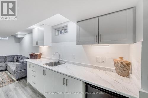 354 Powadiuk Place, Milton, ON - Indoor Photo Showing Kitchen With Upgraded Kitchen