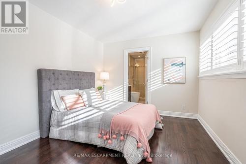 5247 Spruce Avenue, Burlington, ON - Indoor Photo Showing Bedroom