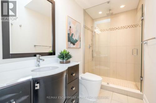 5247 Spruce Avenue, Burlington, ON - Indoor Photo Showing Bathroom