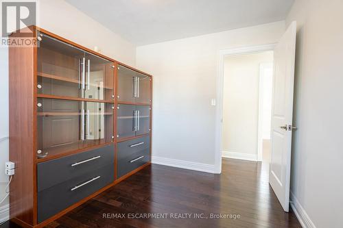 5247 Spruce Avenue, Burlington, ON - Indoor Photo Showing Other Room