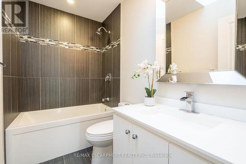 5247 Spruce Avenue, Burlington, ON - Indoor Photo Showing Bathroom