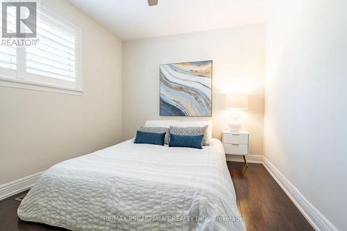 5247 Spruce Avenue, Burlington, ON - Indoor Photo Showing Bedroom