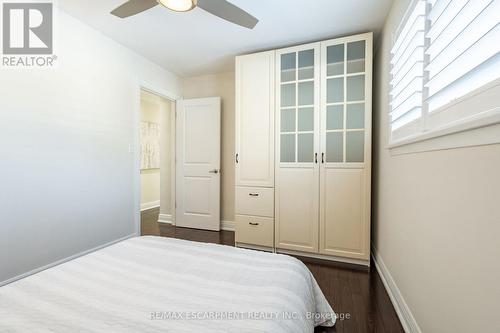 5247 Spruce Avenue, Burlington, ON - Indoor Photo Showing Bedroom