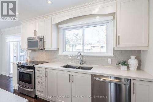 5247 Spruce Avenue, Burlington, ON - Indoor Photo Showing Kitchen With Double Sink With Upgraded Kitchen