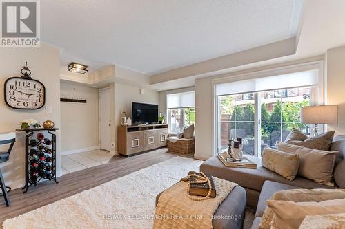 26 - 47 Hays Boulevard, Oakville, ON - Indoor Photo Showing Living Room