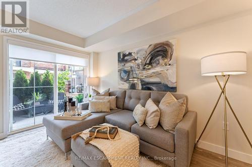 26 - 47 Hays Boulevard, Oakville, ON - Indoor Photo Showing Living Room